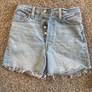 Levi cut off Shorts
